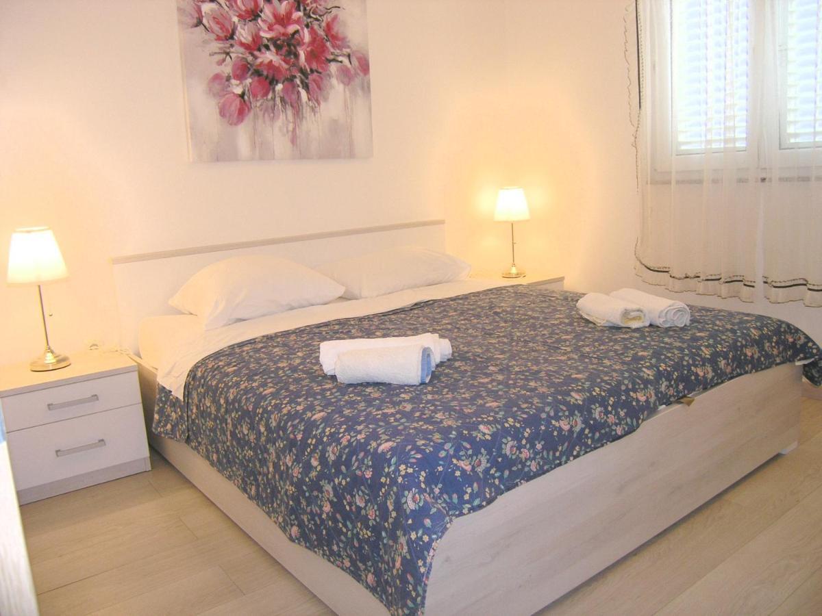 Apartments Sokolovic Krk Town Exterior photo