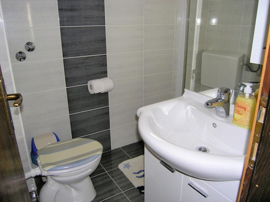 Apartments Sokolovic Krk Town Exterior photo