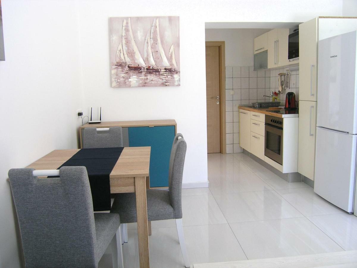 Apartments Sokolovic Krk Town Exterior photo